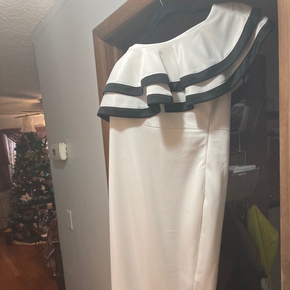 Dress - Picture 2 of 3